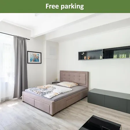 By The Metro With Private Parking Apartament *